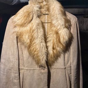 Good heavy coat with nice fur around collar